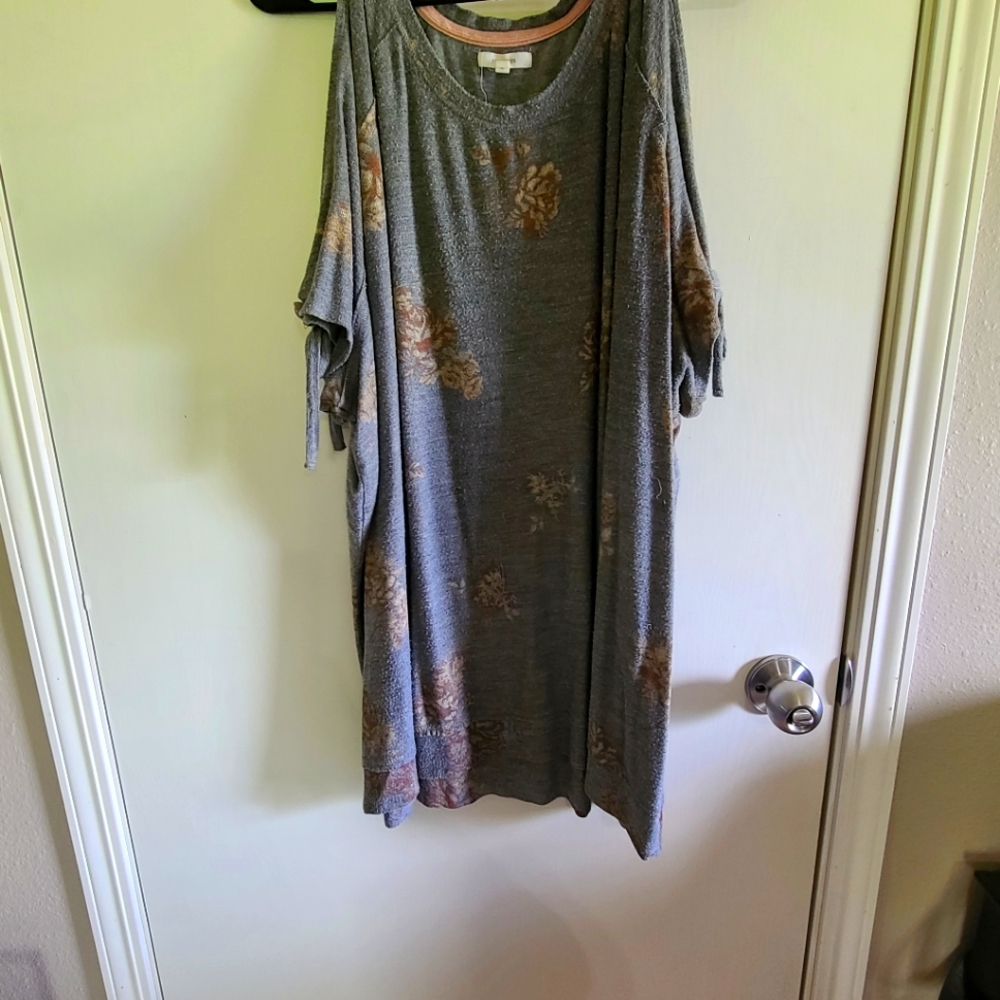 Maurices floral no should top